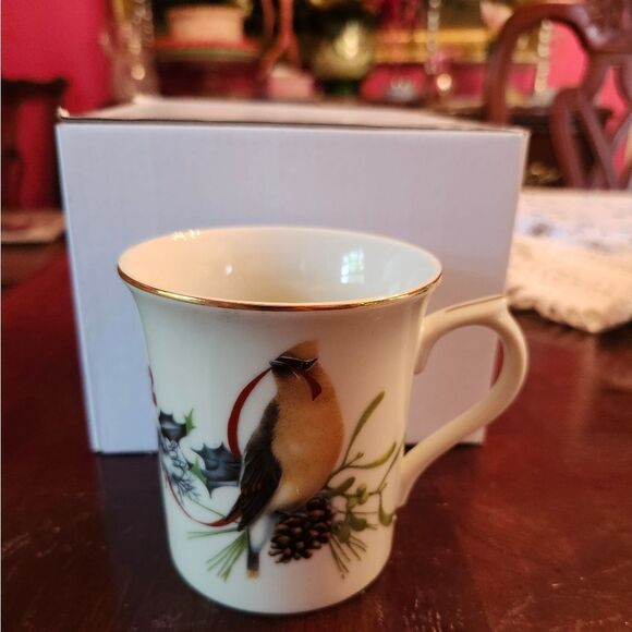 NWT Lenox Set Of Two "Winter Birds"  Porcelain Mugs w/24K Gold Trim Ret. $156 - Picture 7 of 11